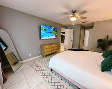 302 Ne Greenbrier Avenue - Photo Thumbnail 21