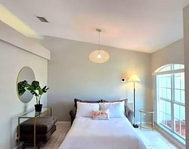 302 Ne Greenbrier Avenue - Photo Thumbnail 18