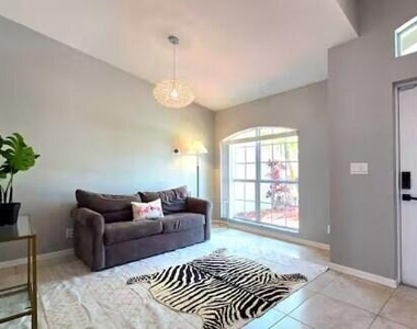 302 Ne Greenbrier Avenue - Photo Thumbnail 17