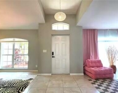 302 Ne Greenbrier Avenue - Photo Thumbnail 16