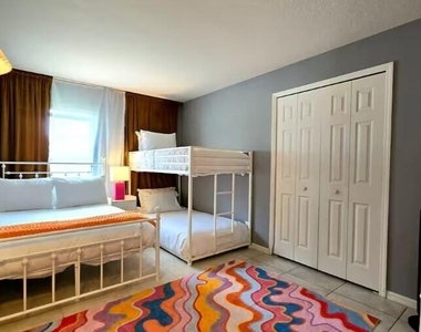 302 Ne Greenbrier Avenue - Photo Thumbnail 33