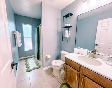 302 Ne Greenbrier Avenue - Photo Thumbnail 34