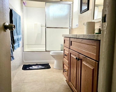6410 Kimberly Boulevard - Photo Thumbnail 5