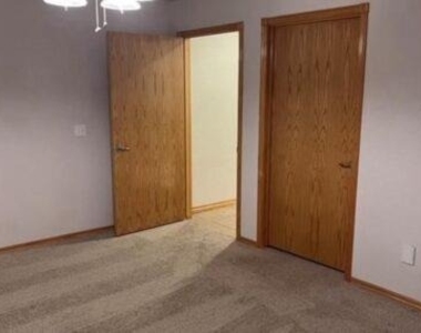 4324 Huntly Drive - Photo Thumbnail 6