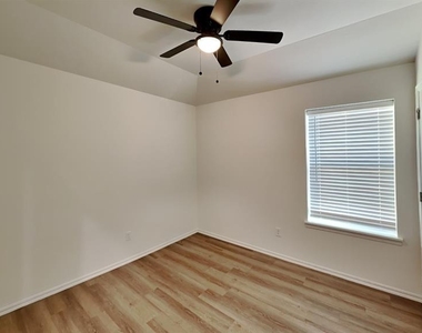 11513 University Drive - Photo Thumbnail 13