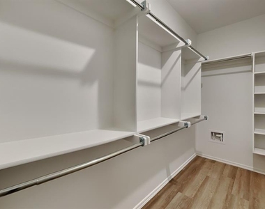 11513 University Drive - Photo Thumbnail 12