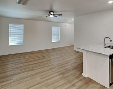 11513 University Drive - Photo Thumbnail 8