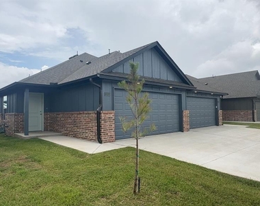 11513 University Drive - Photo Thumbnail 1