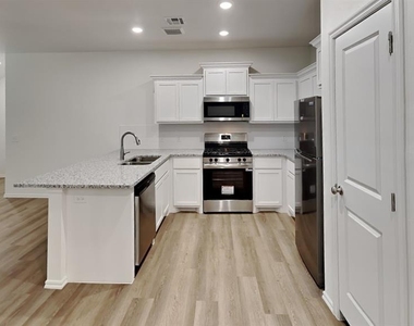 11513 University Drive - Photo Thumbnail 7