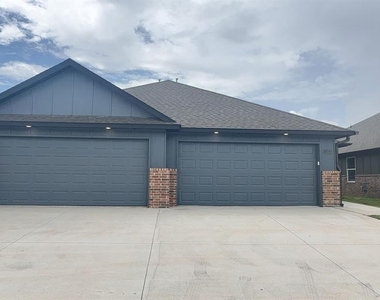 11513 University Drive - Photo Thumbnail 3