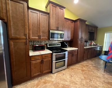 315 Sw Dwight Avenue - Photo Thumbnail 2