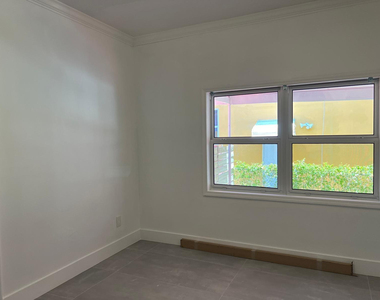 45 Ne 50th Street - Photo Thumbnail 16