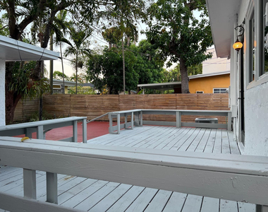 45 Ne 50th Street - Photo Thumbnail 26