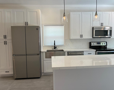 45 Ne 50th Street - Photo Thumbnail 14