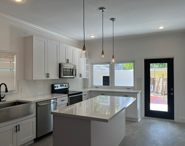 45 Ne 50th Street - Photo Thumbnail 1