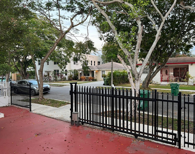 45 Ne 50th Street - Photo Thumbnail 33