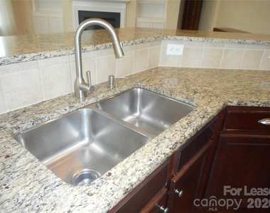 9628 Daufuskie Drive - Photo Thumbnail 12