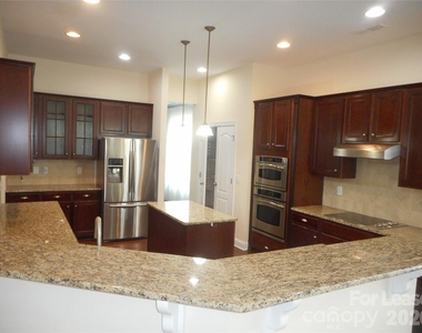 9628 Daufuskie Drive - Photo Thumbnail 11
