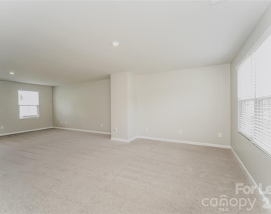 1017 Jeffrey Court Sw - Photo Thumbnail 6