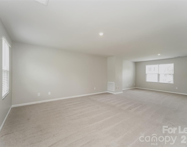 1017 Jeffrey Court Sw - Photo Thumbnail 5