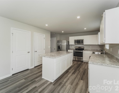 1017 Jeffrey Court Sw - Photo Thumbnail 4