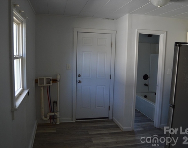 515 S Elm Street - Photo Thumbnail 6