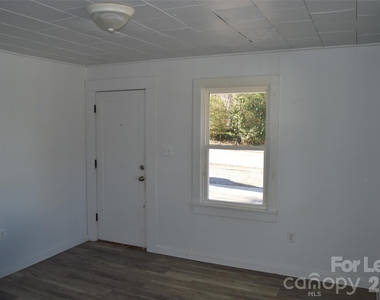 515 S Elm Street - Photo Thumbnail 3