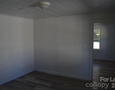515 S Elm Street - Photo Thumbnail 4
