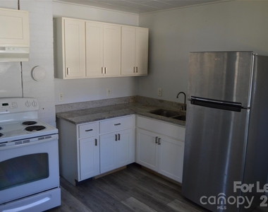 515 S Elm Street - Photo Thumbnail 7