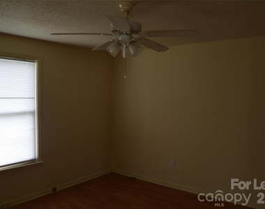 208 Wilson Street - Photo Thumbnail 2