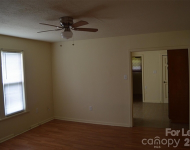 208 Wilson Street - Photo Thumbnail 3