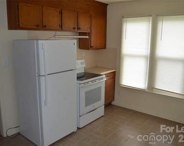 208 Wilson Street - Photo Thumbnail 5