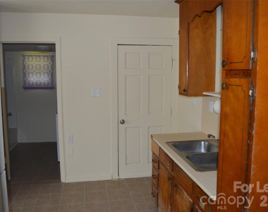 208 Wilson Street - Photo Thumbnail 4