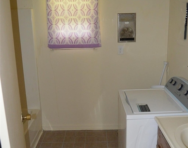 208 Wilson Street - Photo Thumbnail 6