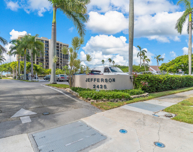 2425 Presidential Way - Photo Thumbnail 15