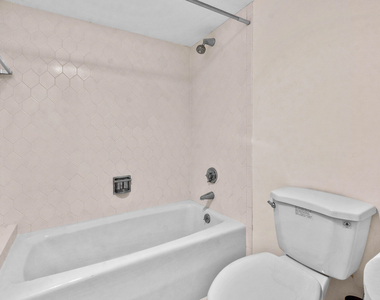 2425 Presidential Way - Photo Thumbnail 12