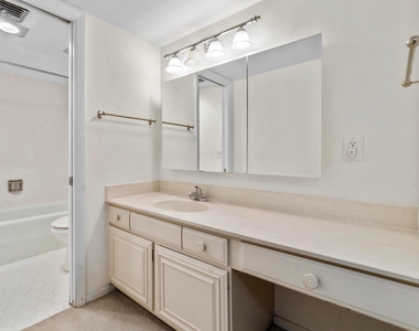 2425 Presidential Way - Photo Thumbnail 6