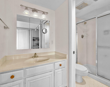 2425 Presidential Way - Photo Thumbnail 13