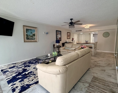 2425 Presidential Way - Photo Thumbnail 9
