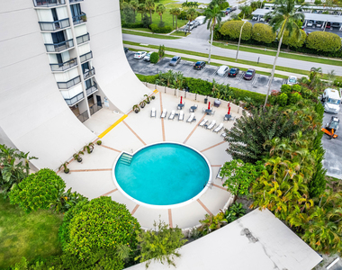 2425 Presidential Way - Photo Thumbnail 21