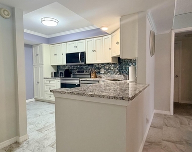 2425 Presidential Way - Photo Thumbnail 4