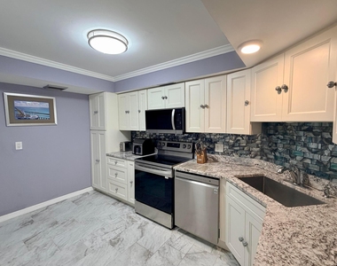 2425 Presidential Way - Photo Thumbnail 1