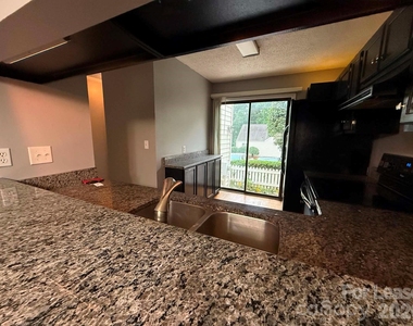 327 Eastwood Drive - Photo Thumbnail 16