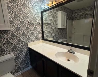 327 Eastwood Drive - Photo Thumbnail 4