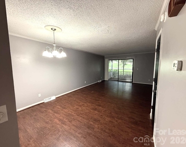 327 Eastwood Drive - Photo Thumbnail 6