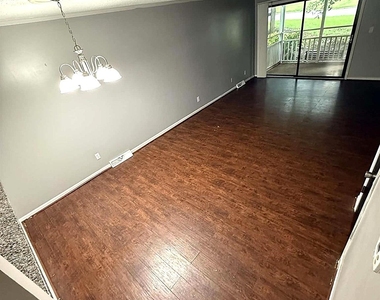 327 Eastwood Drive - Photo Thumbnail 12