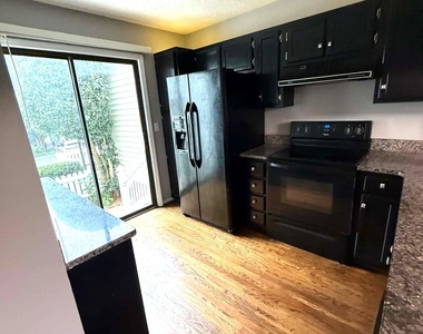 327 Eastwood Drive - Photo Thumbnail 11