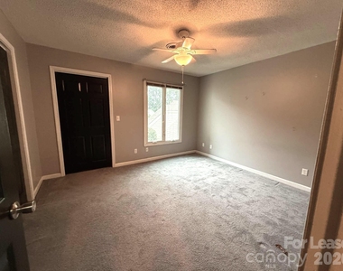 327 Eastwood Drive - Photo Thumbnail 7
