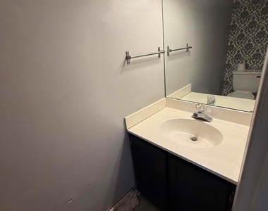 327 Eastwood Drive - Photo Thumbnail 5