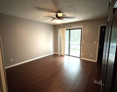 327 Eastwood Drive - Photo Thumbnail 10